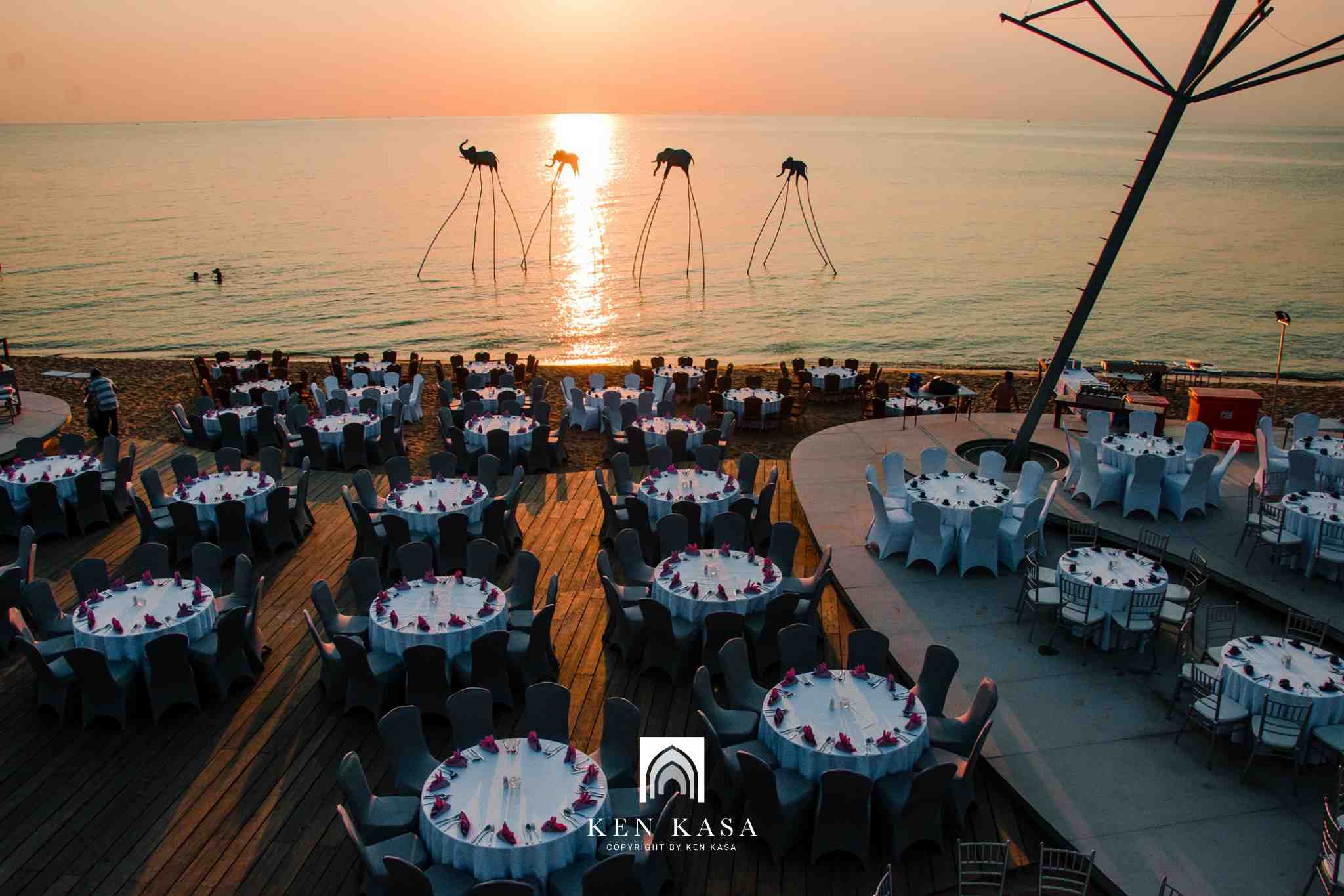 Nh&agrave; h&agrave;ng SunSet tại Sunset Sanato Resort & Villas Ph&uacute; Quốc